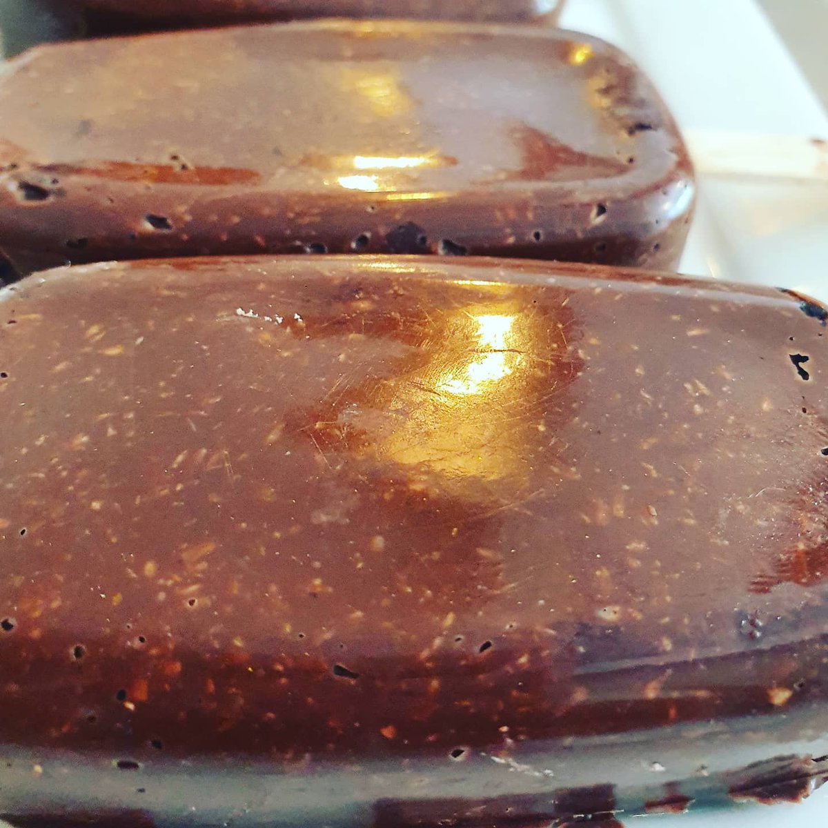 Kupcakewrangler's tweet photo. Restocked @manacoffeefiji for your bubble NYE house party π₯³
Vegan cake popsπ₯³π₯³
*Chocolate Brownie
*Strawberry
*Coconut Rough
#ladykupcake #cakepop #vegan #manacoffee #brownie #strawberry #coconutrough https://t.co/uZwTsnoDPy