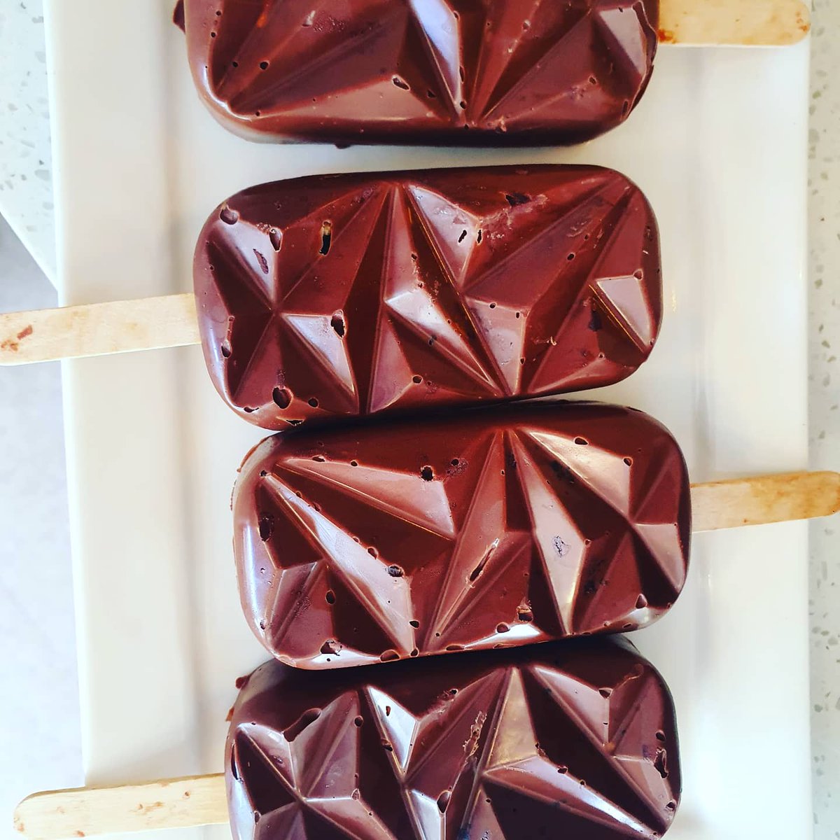 Kupcakewrangler's tweet photo. Restocked @manacoffeefiji for your bubble NYE house party π₯³
Vegan cake popsπ₯³π₯³
*Chocolate Brownie
*Strawberry
*Coconut Rough
#ladykupcake #cakepop #vegan #manacoffee #brownie #strawberry #coconutrough https://t.co/uZwTsnoDPy