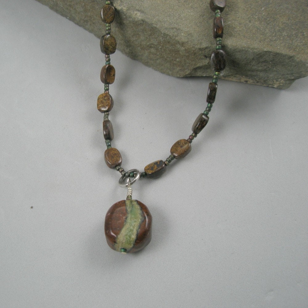 stoneberri's tweet photo. Chocolate Mint Necklace https://t.co/5BUCY409XK #Etsy #Stoneberri #BrownNecklace https://t.co/IMMSH5KCnC