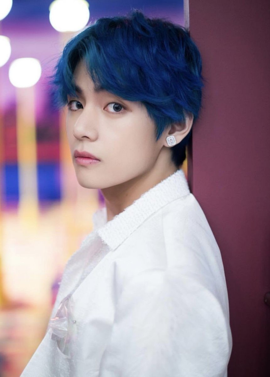 ClionaFitz's tweet photo. Happy Birthday Taehyung 🥳🎂🎈🎉 You are wonderful, kind, amazing, funny, and talented 💜🥰 Wishing you all the love and happiness in the world 😊🌍💜💜💜💜💜💜 #HappyBirthdayTaehyung #HAPPYVDAY  @BTS_twt https://t.co/rYxvgF6gXG