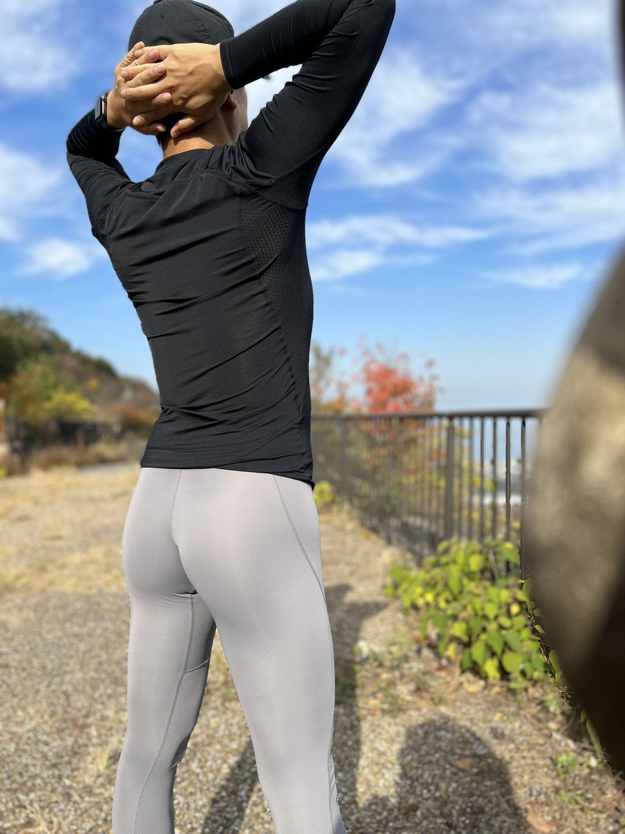 SPANDEXED HUNKS (241): Ocean breeze. 