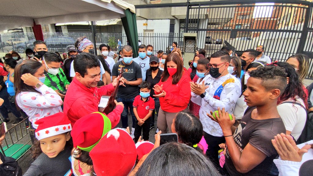 noticierovv's tweet photo. #29Dic Gobierno municipal atendió a niños y adolescentes a través del Plan Caracas Protege https://t.co/O73Zxe43V6
#NoticieroVenevision #Nacional #GobiernoDeCaracas #Alcadia #Proteccion #Niños https://t.co/ihhZqBE3cq