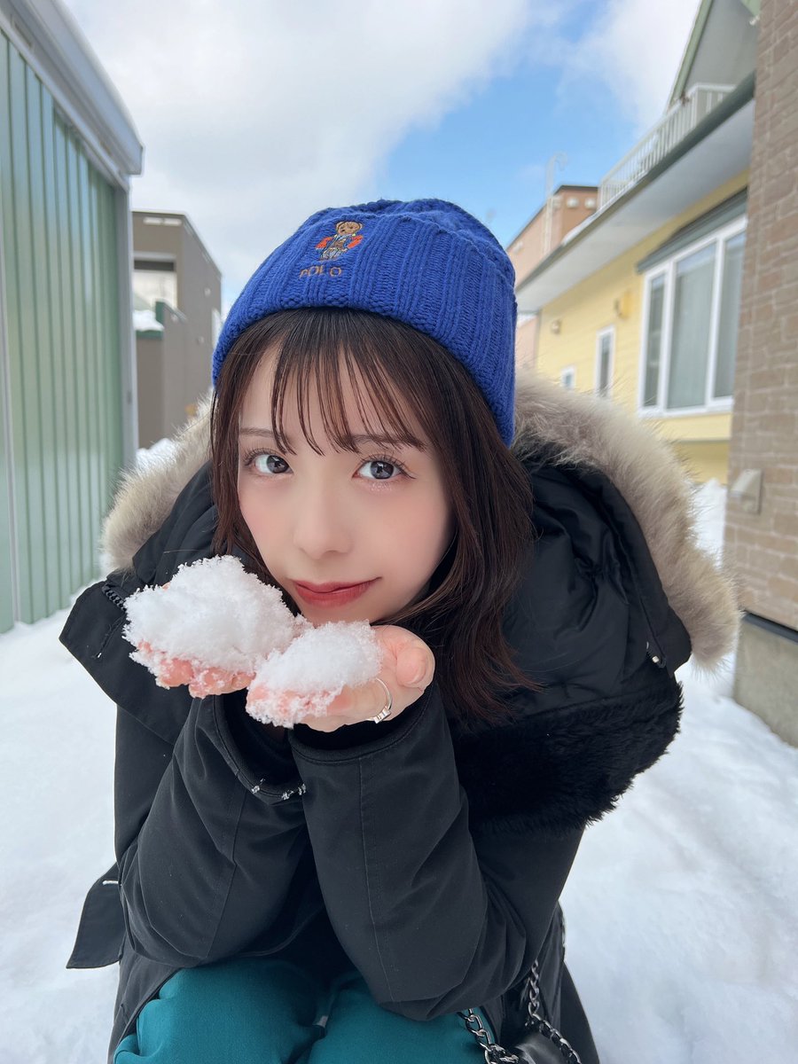 おはよん⛄️
姫は朝から雪に触れました⛄️