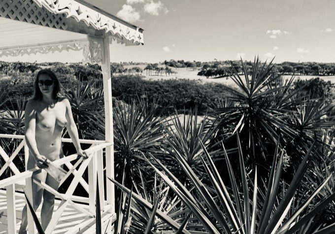 Luckily I have a nice, relatively private veranda/balcony type area&hellip;&hellip;&hellip; The view is fabulous! #Christmas<a href="/tag/holiday"class="tags"><span>#holiday</span></a><a href="/tag/christmas"class="tags"><span>#christmas</span></a><a href="/tag/wintersun"class="tags"><span>#wintersun</span></a>