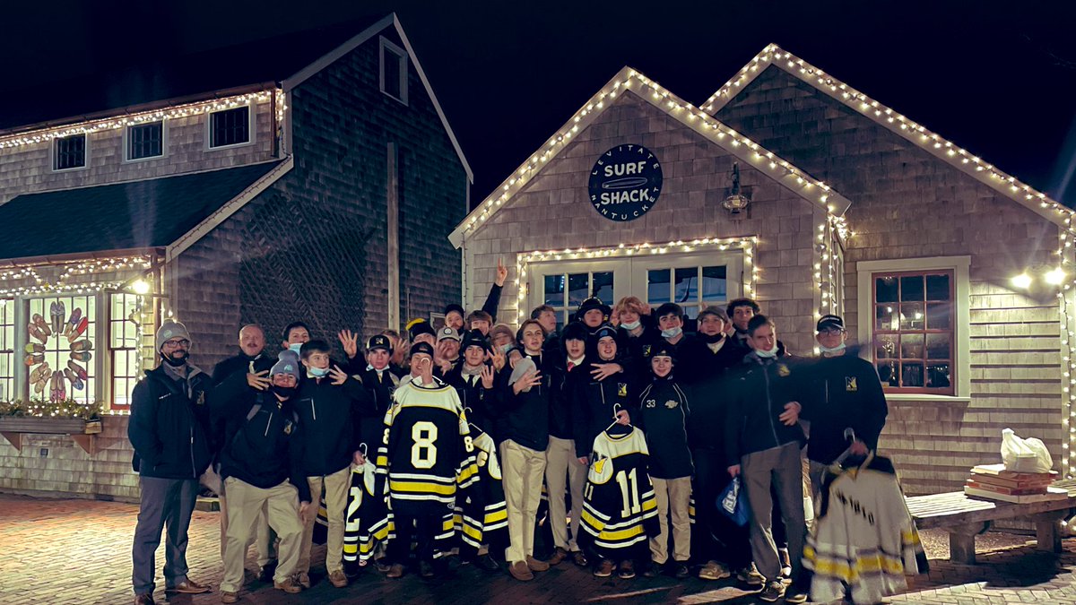 nauseticehockey's tweet image. Absolute thriller on Nantucket. Down 2-1 shorthanded with 5:00 to play… the boys rallied to 2-2 to send it into overtime. With 3:21 left in OT Dan Deering finished the game with a snipe over the glove! 

Record: 4-1
Next: @ Blue Hills 1/1
#warriorpride
#boysarebuzzing 🐝