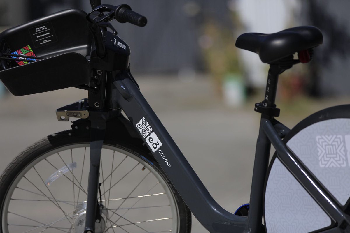 Claudiashein's tweet photo. Con la renovación de @ecobici, las bicicletas serán más ligeras, tendrán sistema de velocidades para un óptimo desplazamiento, campana integrada al manubrio y luces.

Podrás tener acceso a las nuevas unidades con tu tarjeta de #MovilidadIntegrada o con la aplicación del servicio. https://t.co/uwLq08v9Yj