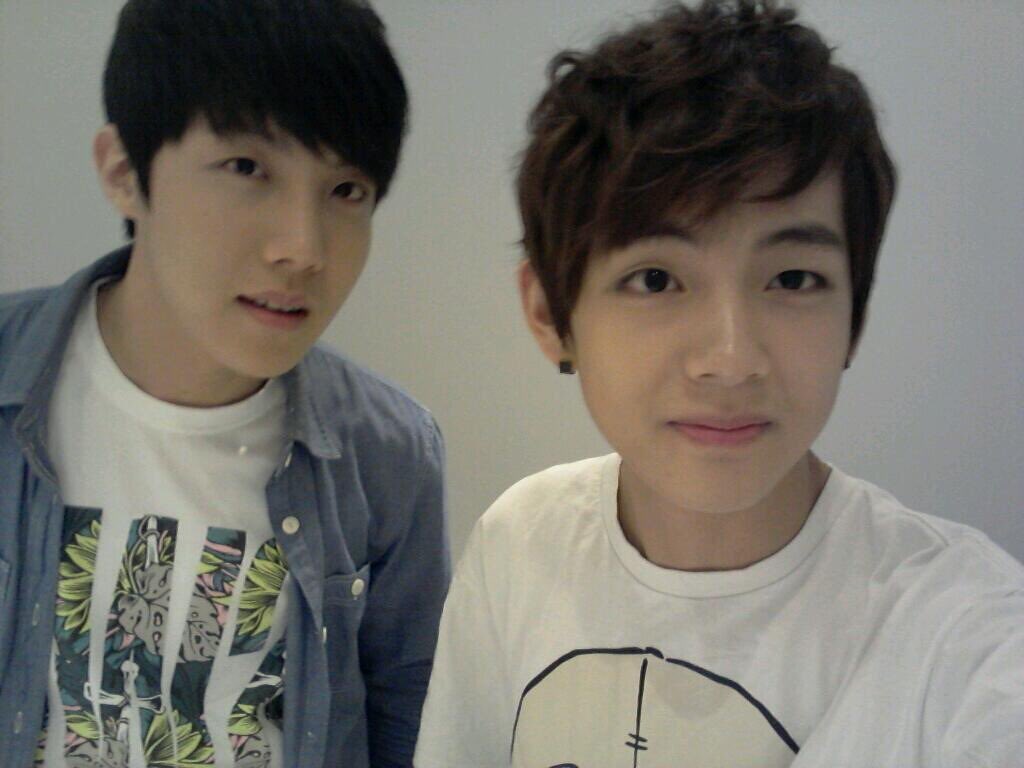 OsiBts9's tweet photo. RT A TAEHYUNG Y HOBI CHIQUITOS O TE PIERDES EL PROXIMO VLIVE #HappyBirthdayTaehyung https://t.co/p3G9qVes6w