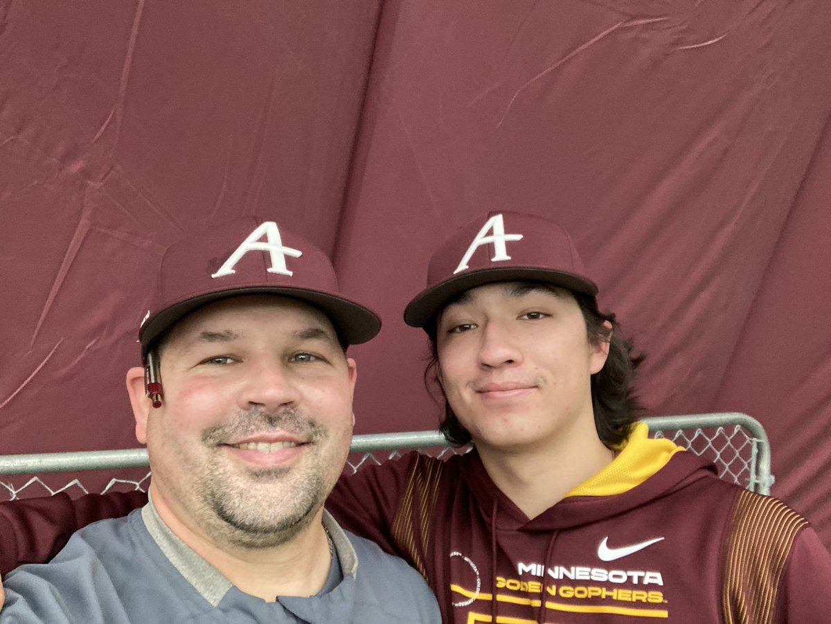 coachKBateman's tweet photo. Pretty fun to have @BBateman05 working with the outfielders at our Youth Holiday Camp today. Fun to watch.  #BatemansInc https://t.co/XXjNycPT1h