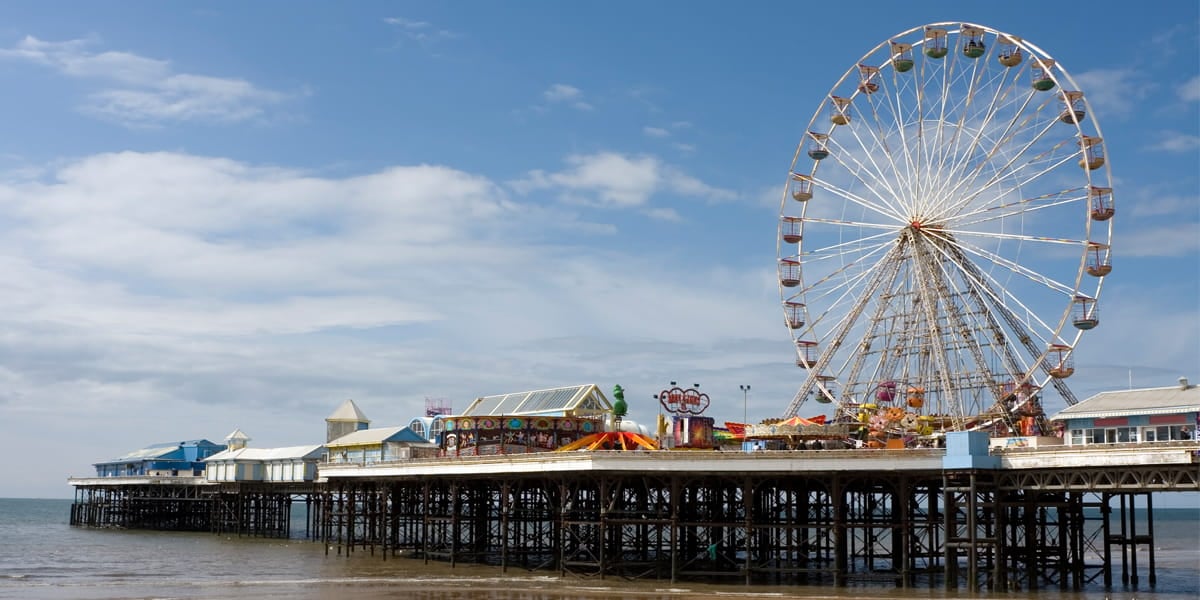 EmmaG_Travel's tweet photo. 🎢Blackpool Seafront Stay 🎢
🎢2 Nights stay at the 4* Imperial Hotel
🎢English breakfast
🎢3 course dinner (1st night)
🎢Available until Mar'22
*from £99.50pp 
⭐Can book 2, 4 or 6 nights
⭐Refundable up to 7 days prior to arrival
ℹ️ T's &amp; C's apply
#staycation #Travel #holidays https://t.co/qLgxKO8myc