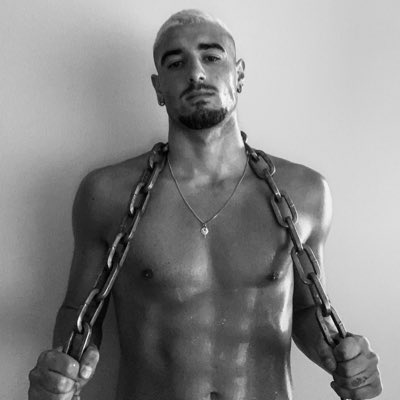 samugiuffri's tweet photo. #NuovaFotoProfilo https://t.co/DRullNsLmO
