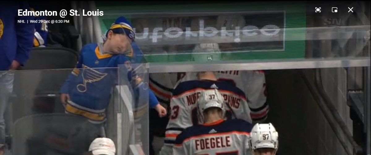 partytown25's tweet photo. When you get the wrong jersey and toque for Christmas. #Oilers https://t.co/8zo3L7L4kG