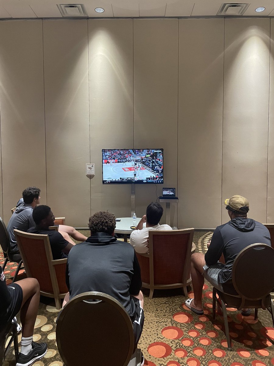 WakeFB's tweet photo. Cheering on our guys from JAX 🌴

Let’s go, @WakeMBB 🎩 https://t.co/ezGcb9R4Ph