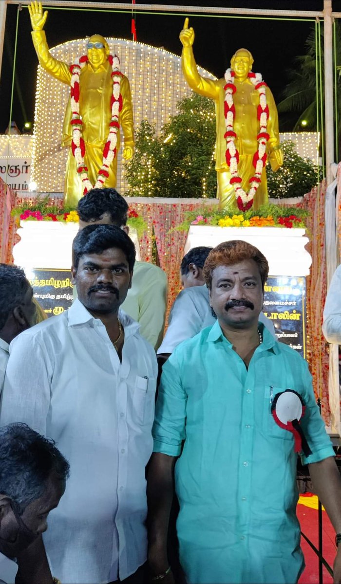 Ragupathydmk's tweet photo. தமிழக முதல்வரும் கழக தலைவருமான தளபதியார் அவர்கள் பேரறிஞர் அண்ணா, முத்தமிழ் அறிஞர் கலைஞர் அவர்களின் முழு உருவ சிலையை நேற்று டிசம்பர்- 29 மாலை தஞ்சையில் திறந்து வைத்த நிகழ்வில்.
#DeltaWelcomes���𝙩𝙖𝙡𝙞𝙣 #MKStalin #Thanjavur #DMK https://t.co/KWXIkHr8Qi