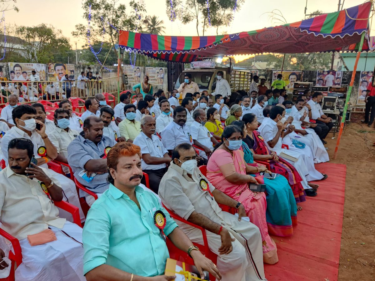 Ragupathydmk's tweet photo. தமிழக முதல்வரும் கழக தலைவருமான தளபதியார் அவர்கள் பேரறிஞர் அண்ணா, முத்தமிழ் அறிஞர் கலைஞர் அவர்களின் முழு உருவ சிலையை நேற்று டிசம்பர்- 29 மாலை தஞ்சையில் திறந்து வைத்த நிகழ்வில்.
#DeltaWelcomes���𝙩𝙖𝙡𝙞𝙣 #MKStalin #Thanjavur #DMK https://t.co/KWXIkHr8Qi