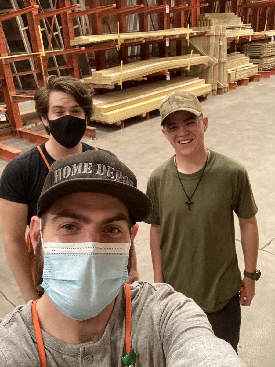 🇺🇸 Order Fulfillment Team happy to see their young teammate has graduated from Military Bootcamp 🤩 Welcome Home Soldier 🇺🇸 Thank You!🌟We’re so proud of you!! #military #America #homedepot #yourophd #appreciation #livetheorangelife 0️⃣2️⃣7️⃣5️⃣ #redwhiteandblue