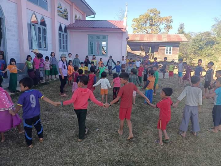 YellThu5's tweet photo. Kayan Civil Youths Organization launched the motivation programs for the refugees at Phekon tsp in S-Shan State &amp; Demoso tsp in Karenni State and also aid for food supplies.
#Dec30Coup
#WhatsHappeningInMyanmar
#HelpMyanmarIDPs https://t.co/IHOKZr0Brn