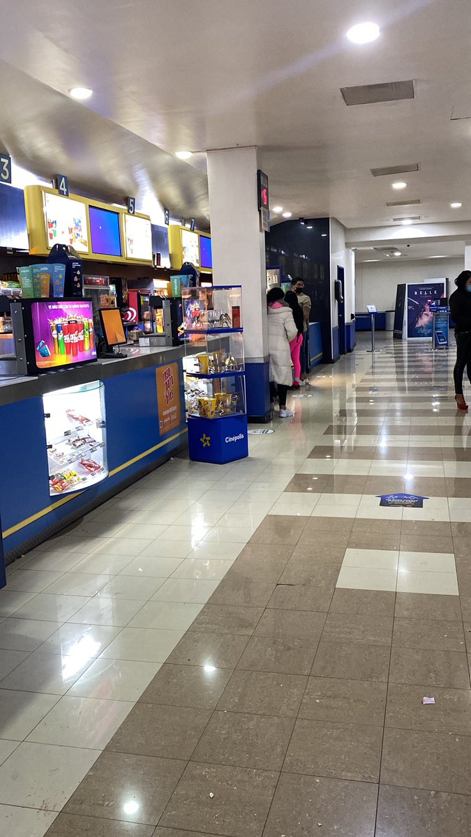 Alguien en cerca de aquí para después del cine coacalco ?