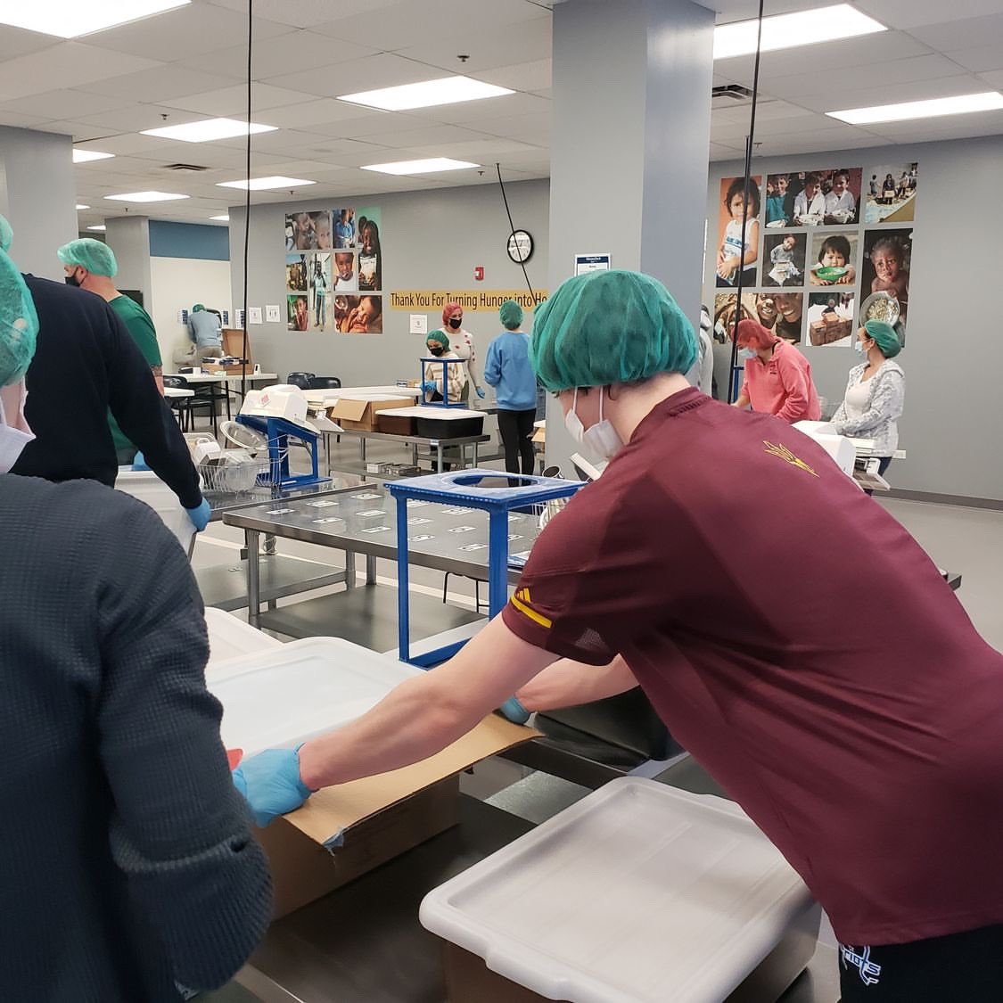 PJWeiss2024's tweet photo. Holiday tradition @fmsc_org love helping make meals. @SUVMama1 https://t.co/o3EX5CIScw