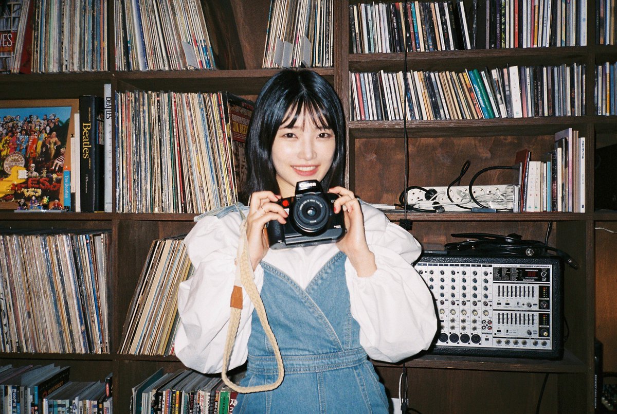 [hello 유키카! 온라인 라이브 팬미팅 #1 "Happy new year!" ❄]

유키카의 라이브 백스테이지 비하인드 컷📸
내일 오픈될 헬로라이브 시그니처! 필름ver. 디지털 굿즈를 여러분께 먼저 살짝 보여드려요. 😉💜
(레트로 무드 키카님은 전설이었습니다...)

LIVE REPLAY? 👉 helloliveshare.page.link/Wywy