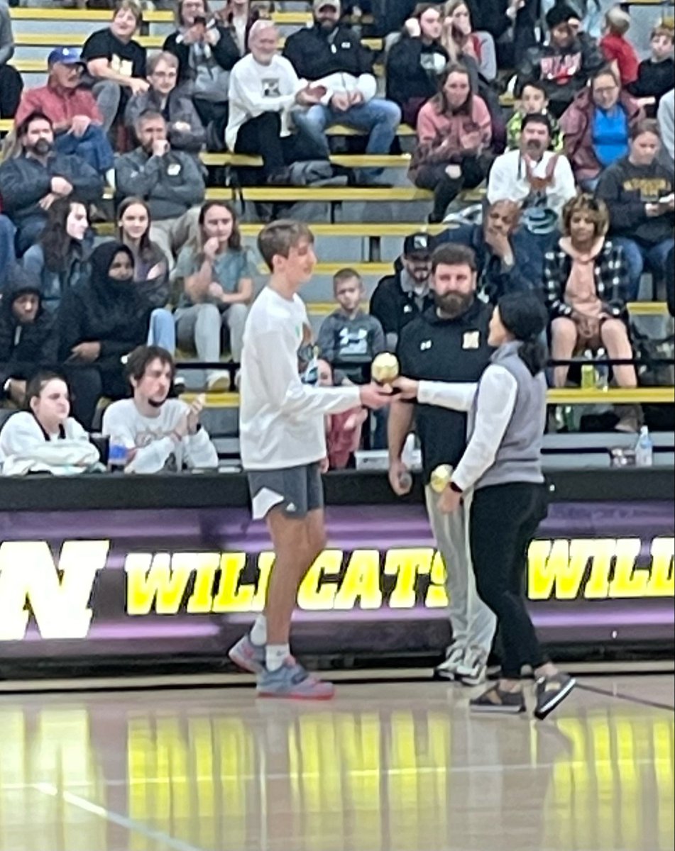 Future Hog Joseph Pinion <a href="/josephpinion2/">Joseph Pinion</a> won the Neosho Holiday Classic 3-pt shooting contest on Wednesday night, going 10-of-15 from distance in the finals ...