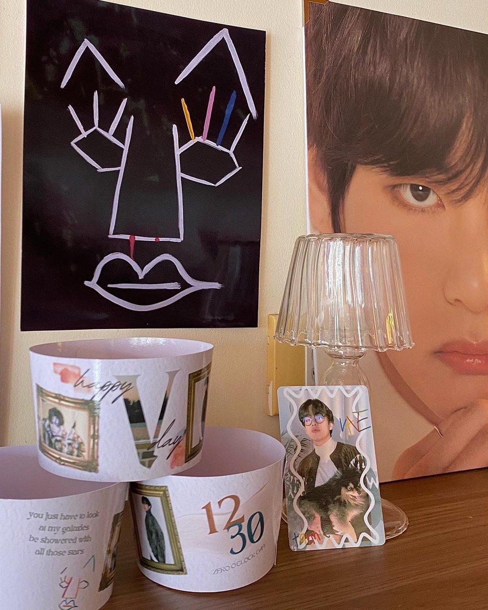 zerooclockcafe's tweet photo. My love 🤎 happy birthday to our dear vante, Kim Taehyung 🐻📸 🎨 end the year #withVanteat0000 💫 free cupsleeves + pcs starting today until supplies last! #HappyVDay #WinterMiracleV https://t.co/E4iQAl216H