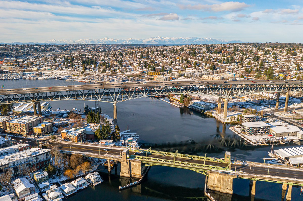 Duffernutter's tweet photo. Just flying over #PortageBay today, look at those Beautiful #Bridges #UniversityBridge #ShipCanalBridge
Roads looked nice and Clean @wsdot
#UniversityBridge #ShipCanalBridge
#Seattle #PNW #Snow #Weather #Eastlake #GasWorksPark #Snowmageddon2021 https://t.co/iprjCHkkWH