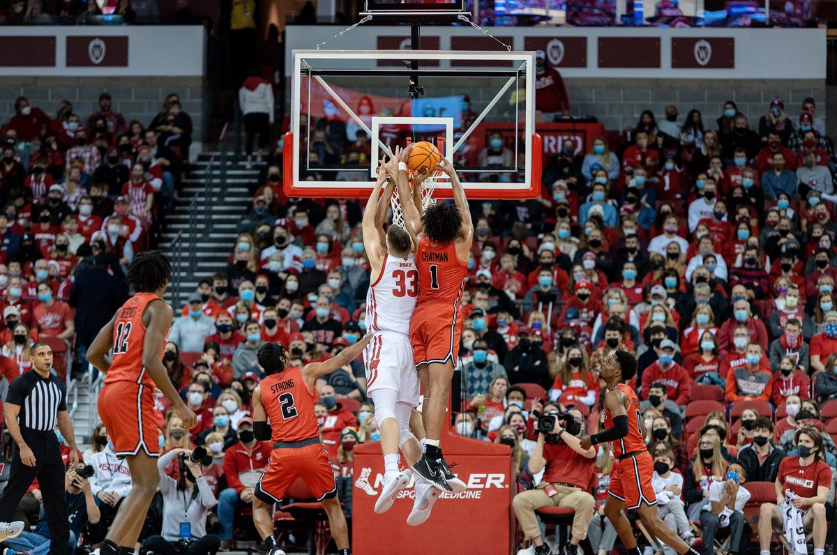 Left it all on the court. 

#RedbirdProud of the ‘Birds and their well-fought battle tonight.