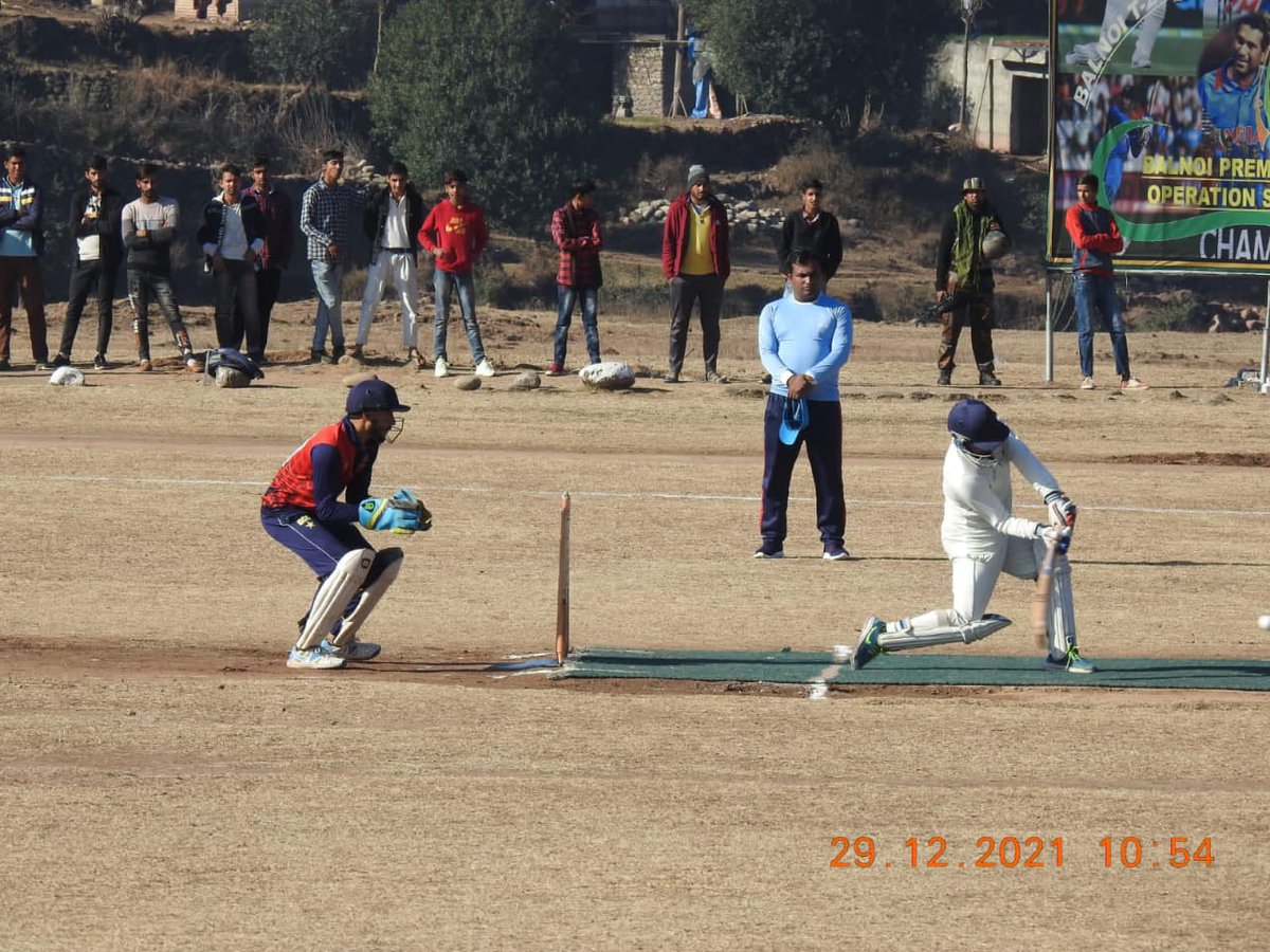 Whiteknight_IA's tweet photo. Final match of #Balnoi T-20 Cricket Tournament organised by #IndianArmy on 29 Dec 21 to lift the #spirit of sports amongst village youth along Line of Control.The youth displayed overwhelming enthusiasm during the event.
@Northerncomd_IA
@adgpi
#IndianArmy #PromotingSports https://t.co/tJD4DfddYN