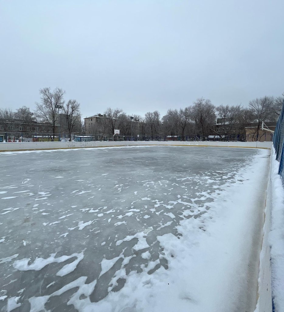 Уважаемые ученики, родители, а также жители микрорайона! С сегодняшнего дня и на протяжении всех новогодних праздников на территории нашей школы будет работать каток по следующему режиму работы:
☃ Ежедневно с 9:00 до 19:00

Приглашаем вас на зимние катания! 
#школа121
