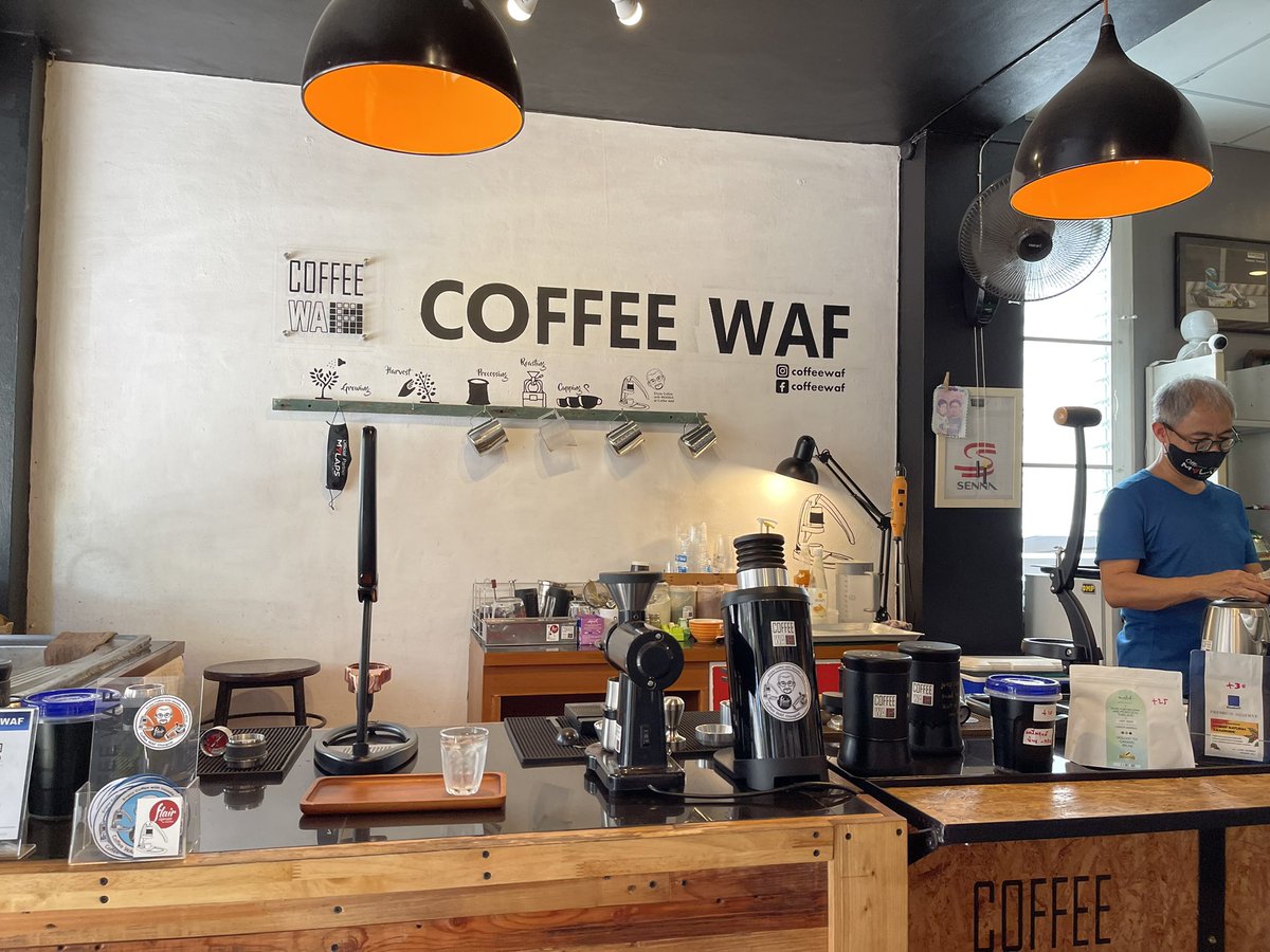 PerngJaii's tweet image. วันนี้ลองชิมเมล็ดกาแฟ premium ของ #ดอยช้าง โรงคั่ว #Bluekoff เป็นคั่วกลาง #DoubleProcess อร่อยแบบเข้มข้น หอมขมหวานเปรี้ยวสับปะรดมาหมดครับ ฝีมือใช้เครื่อง #Flair ของคุณวุฒิ ทำให้กาแฟออกมาดีจริงๆ 👍 @reviewchiangmai @aroii 📍Coffee WAF