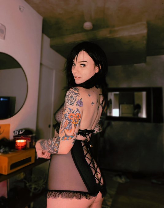POV i look @ you from across the room like this 😛🥵😈😈😈😈 https://t.co/UvDgY63vZC