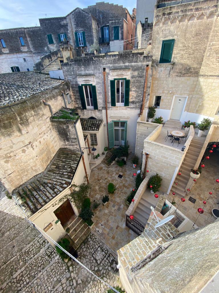 IsaGrassano's tweet photo. La vita è fatta di "incostanti momenti di bellezza" citando la Grande Bellezza e di altri momenti di bellezza che non cambiano mai, come dico io…
#Matera… ogni volta m’innamoro un po’ più e poi c’è un #sole meraviglioso
#cittadeisassi #basilicata #risvegli #lagrandebellezza https://t.co/pzFi0Cv4NV