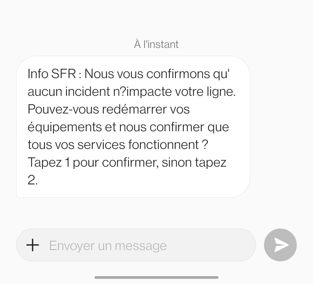 Jean_Mercier_'s tweet photo. Bien-sûr ma fibre pendouille toujours dans la rue hein mais en redémarrant ça va marcher 😱 https://t.co/7kMEosQOXC