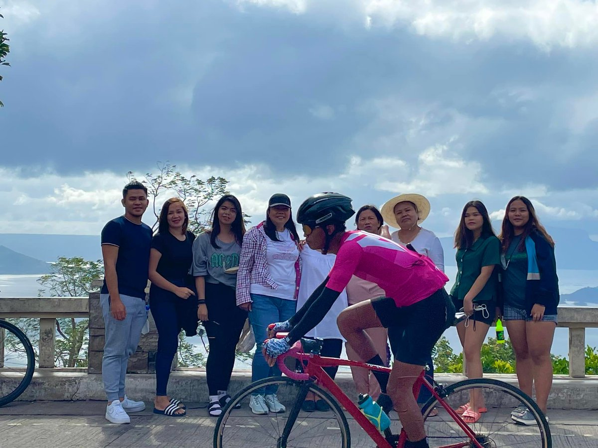 ‘WELCOME TO THE FAMILY 🤣’

Not all photobombers are at the back, some take the spotlight in front of the camera.

This family from Tanay, Rizal was surprised to see an additional person in their family photo taken along Sungay Road in Talisay, Batangas on Wednesday.