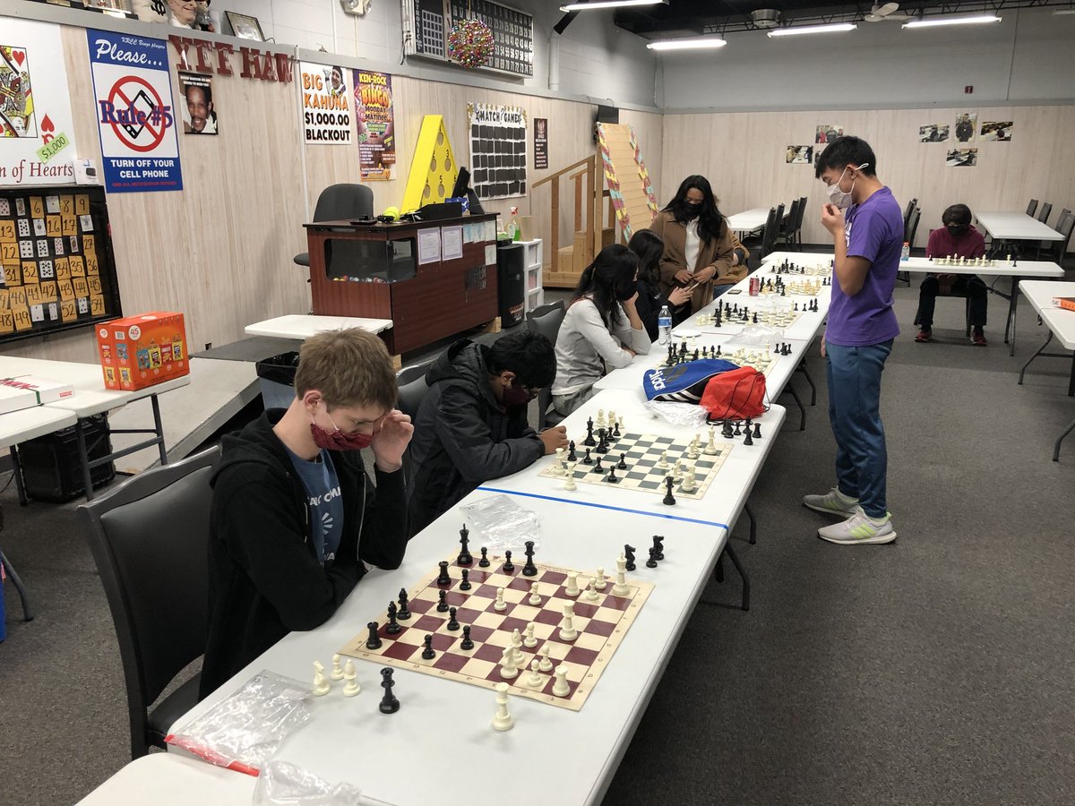 RAHSChess's tweet photo. Fun chess practice at Kenrock Community center! Sengdao, an alumni, makes an appearance!! #throwback https://t.co/zclcmaSKTW