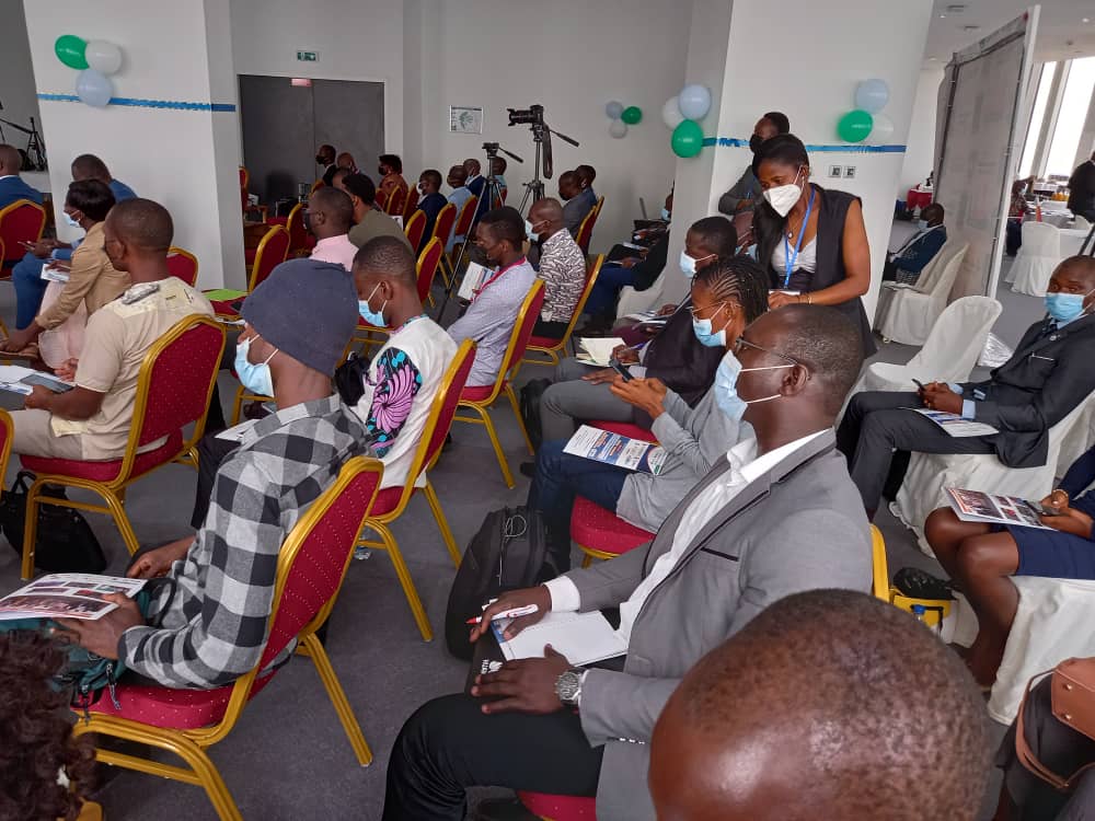 Eva Yedidja tweet media