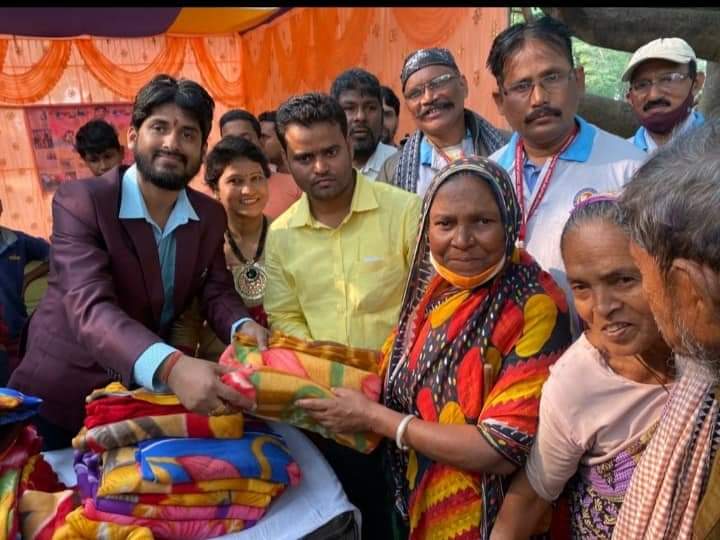 SarojBehera333's tweet photo. Good gesture of Dr. Niihar Kar, Medical officer of Kabatabandha PHC  in District Jajpur. Not celebrating his birthday in hotel n family He Celebrated on Street with a Street Medical Mode to help the old age. @CMO_Odisha @nabadasjsg @MoSarkar5T @dm_jajpur @PradeepJenaIAS https://t.co/7K8cLAm13y