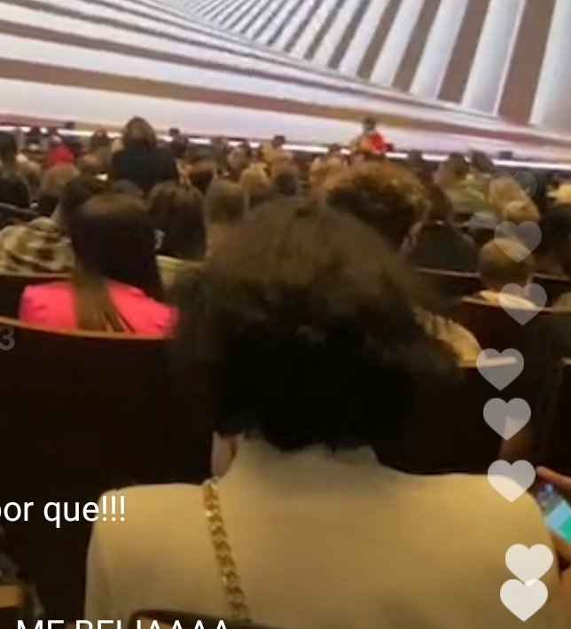 perryside's tweet image. a gaga continua possuída pelo espírito de patrizia e foi pra play ver a katy