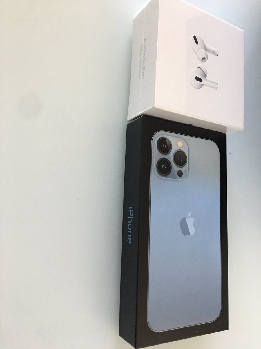 RH987991's tweet photo. iPhone 13 Pro Max届いた https://t.co/pxGI1lCqte