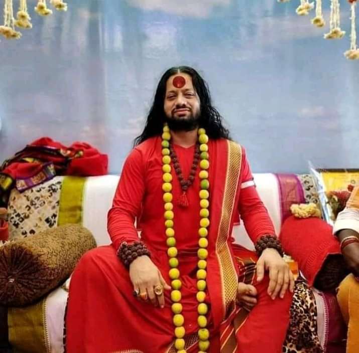 vinodkumarlive's tweet photo. राष्ट्रपिता महात्मा गांधी पर अभद्र टिप्पणी करने वाला कालीचरण गिरफ्तार

छत्तीसगढ़ पुलिस ने मध्यप्रदेश के खजुराहों के होटल से किया गिरफ्तार https://t.co/gf7mr5eMXG