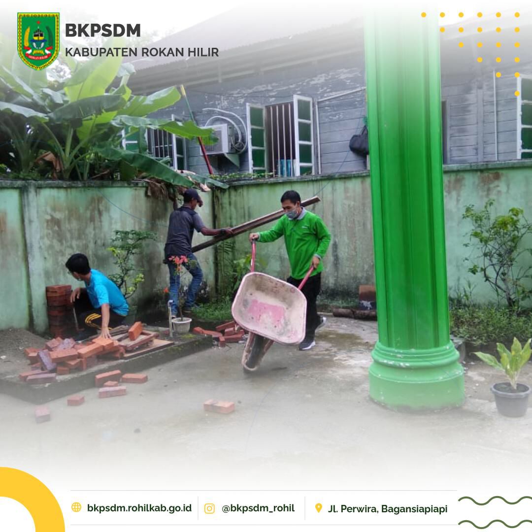 bkpsdmrohil's tweet photo. Kamis 30 Desember 2021, Badan Kepegawaian dan Pengembangan SDM Kabupaten Rokan Hilir melakukan Kamis Bersih. Adapun tujuan kegiatan itu adalah dalam rangka membangkitkan semangat gotong royong dan menumbuhkan rasa kepedulian terhadap lingkungannya. https://t.co/CXReFC20G5