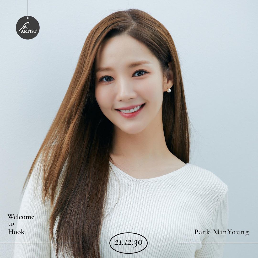 🌟 โอ๊ะ​ วันนี้ดีเดย์ค่ะ​ ทาง​ Hook​ Entertainment​ (ต้นสังกัด​ อีซึงกิ​ ยุนยอจอง​ อีซอจิน ฯลฯ)​ ประกาศต้อนรับนักแสดงสาว​ #พัคมินยอง เข้าสังกัด​! ยินดีกับสัญญา​ใหม่นะคะ​ หวังว่าทางค่ายจะดูแลคุณนักแสดงของเราให้ดี 💕🎉
#ParkMinYoung #박민영