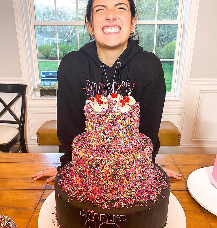 lilysdamelio's tweet photo. how is she 18 in 4 months https://t.co/t3PMnvf9Rp