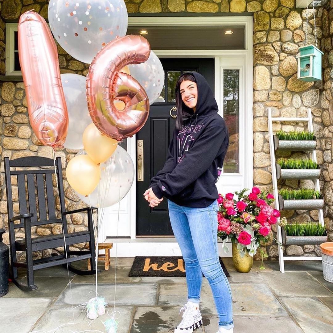 lilysdamelio's tweet photo. how is she 18 in 4 months https://t.co/t3PMnvf9Rp