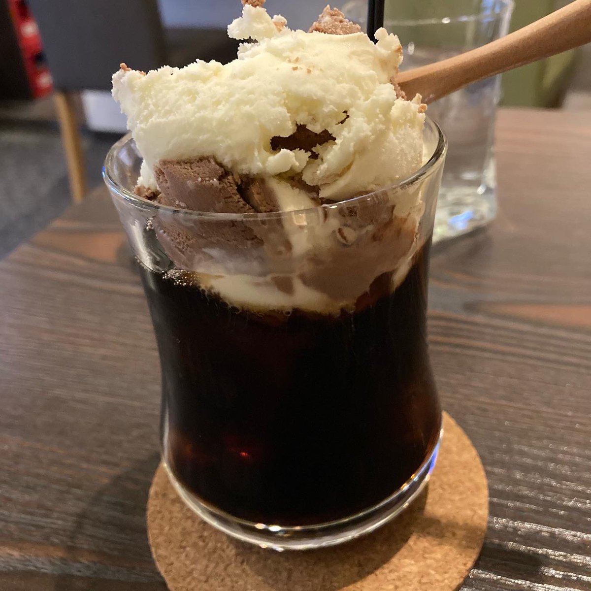 mami_masumi's tweet photo. 穴場のKAGAYAカフェでコーヒーフロート。今度はこの通路席に座りたいと、またネコ的な事を思う
#川越　#cafe #kagayacafe https://t.co/U6D9WslMcm