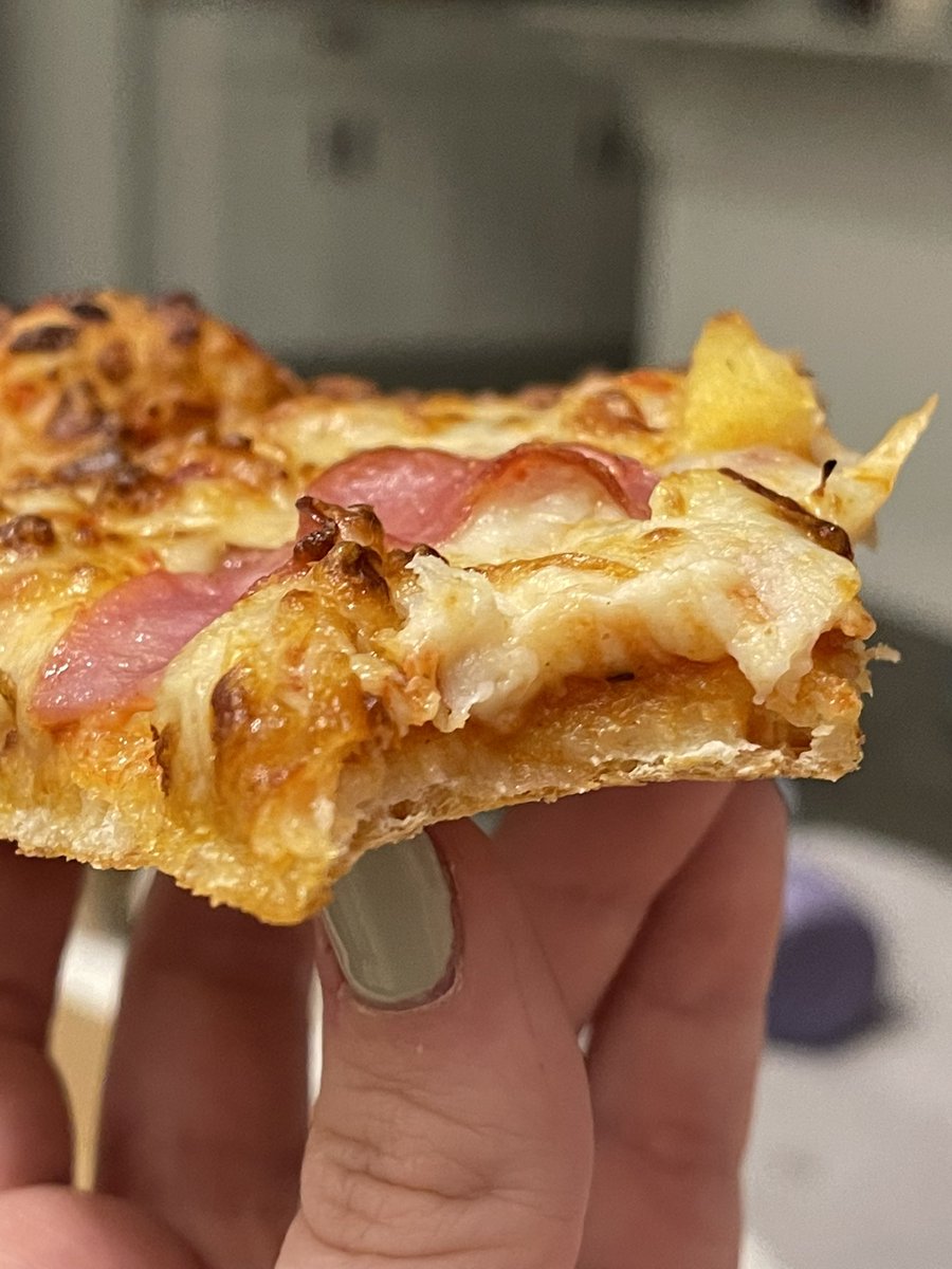 slackboss's tweet photo. Hey @dominos what’s with one of my slices have 0 sauce and toppings? And our second pizza was supposed to have double sauce and it barely has any sauce? What gives? Pretty unhappy with the quality https://t.co/MB27dy5oxH