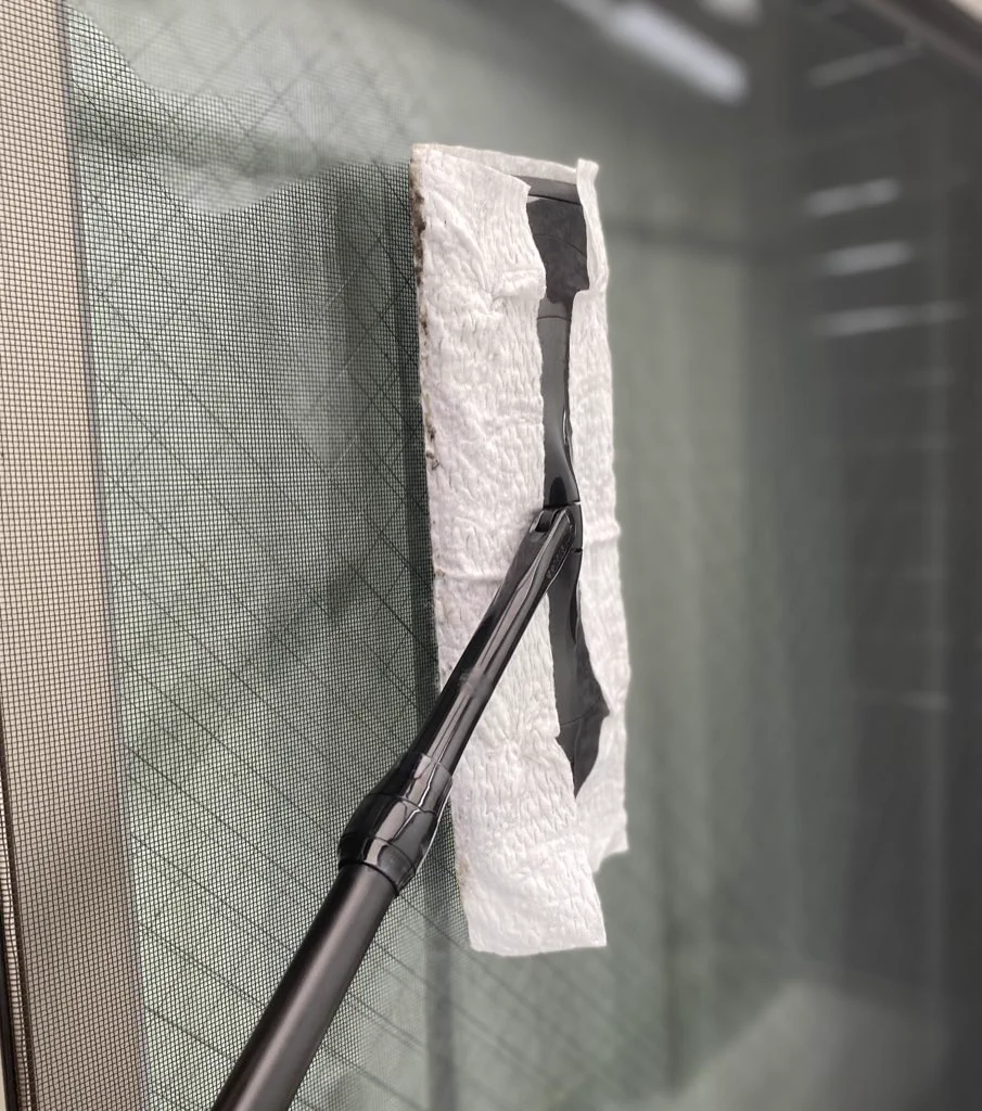 網戸のお掃除はクイックルワイパーで決まり！