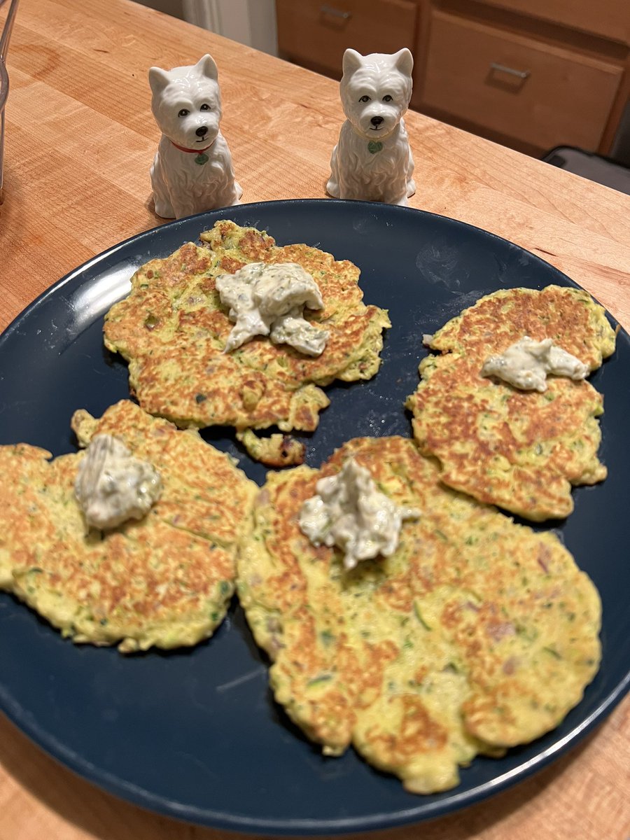 andreachorst's tweet photo. I made savory pancakes today to clean out the fridge and they were actually kind of tasty ๐
#quarantinelife #QuarantineCook #homecooking #veggies
(Zucchini and onion pancakes with herbed sour cream) https://t.co/MpzPTQU3cz