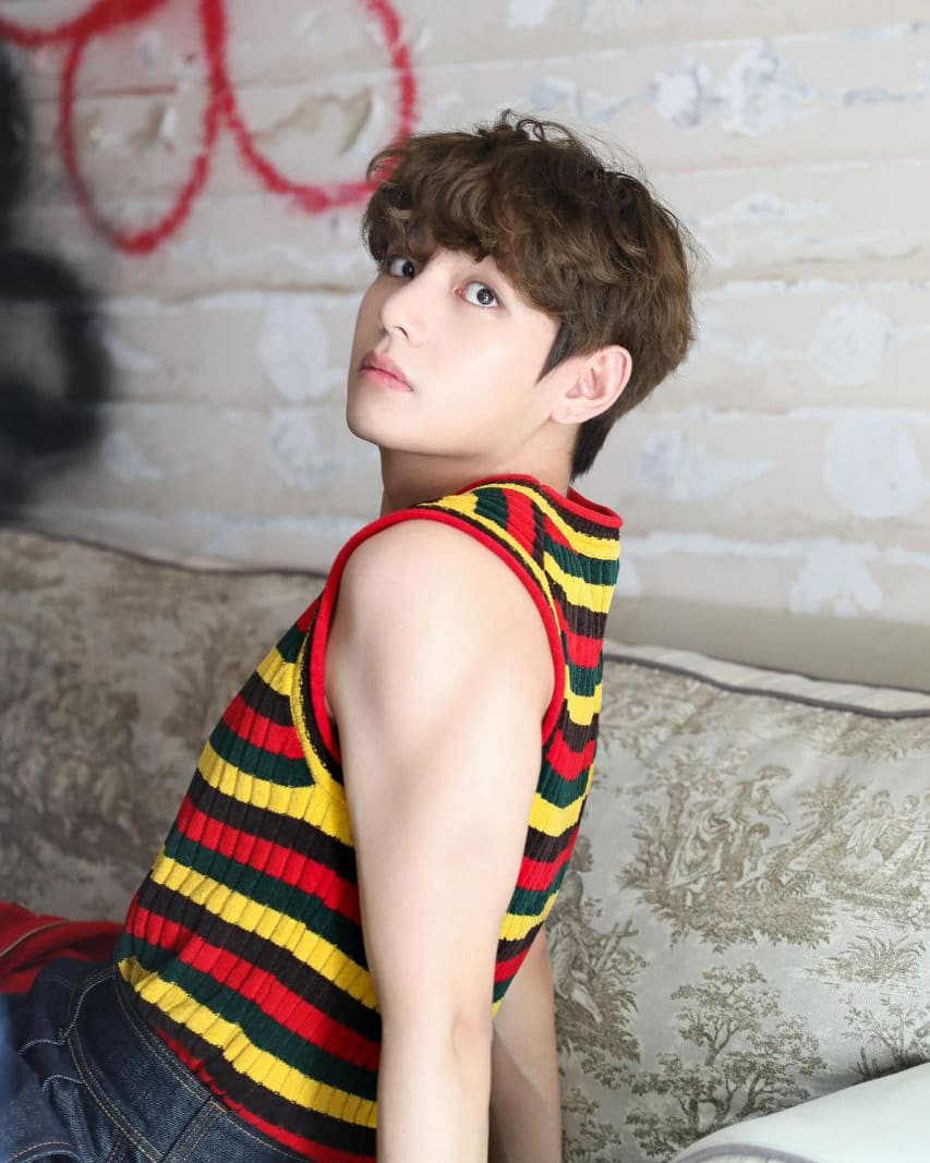febriantirima18's tweet photo. #HAPPYVDAY_태형이의날들이밝게빛나길 #HappyTaehyungDay #HappyBirthdayTaehyung #HappyBirthdayV Happy Birthday anak ganteng baby bear nya Army 💜💜💜💜💜💜💜🐻🐻😍😍😍 https://t.co/pNFmSYVzt9