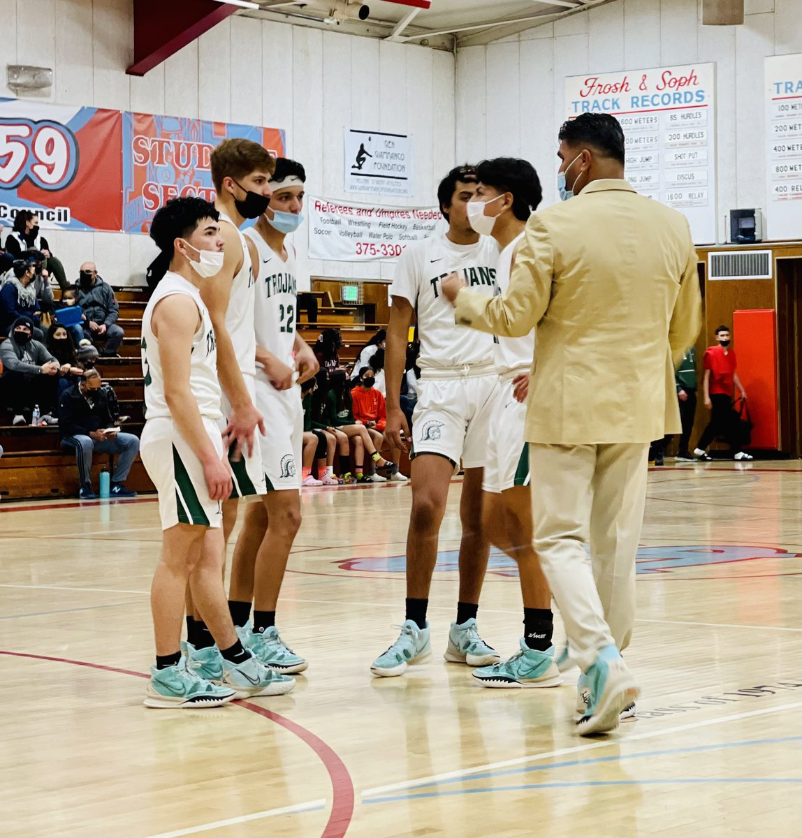 alisalhoops's tweet photo. Congrats to our Varsity Boys Basketball team for their thrilling 50-48 victory in overtime vs Santa Clara HS at the North Salinas tournament. We are playing for the championship tomorrow at 3:30pm. Let's go! 🏀🖤💚 https://t.co/1IT19X0TLs